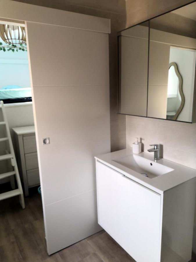 Spacieux Vieil Climatise 5 Minutes Plages Apartment
